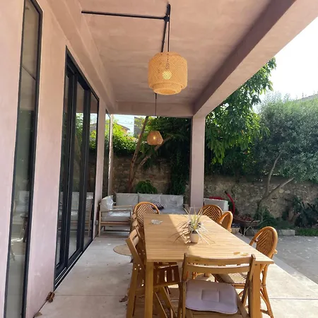 Chai Et Cuve A Vin De 1907 En Villa Ille-sur-Tet