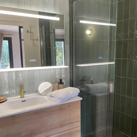 Chai Et Cuve A Vin De 1907 En *