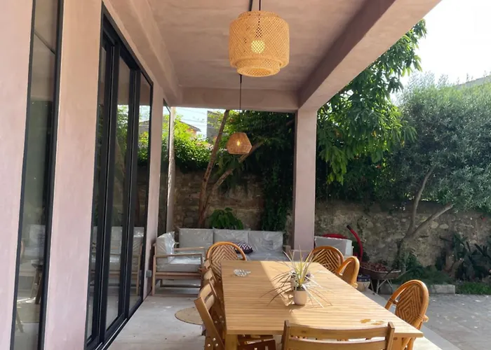 Chai Et Cuve A Vin De 1907 En Villa Ille-sur-Têt