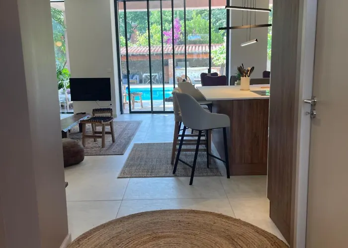 Chai Et Cuve A Vin De 1907 En *